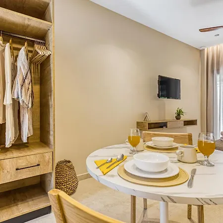 Almyra & Hotel apartamentowy Agios Gordios (Corfu)